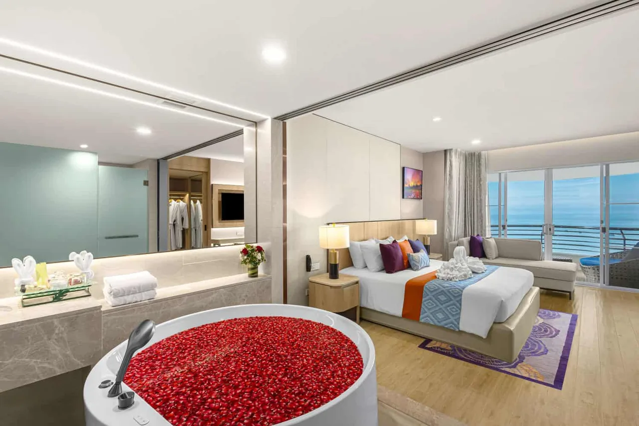 Regency Suite Thai Elegance & Thai Modern (1 Bedroom)