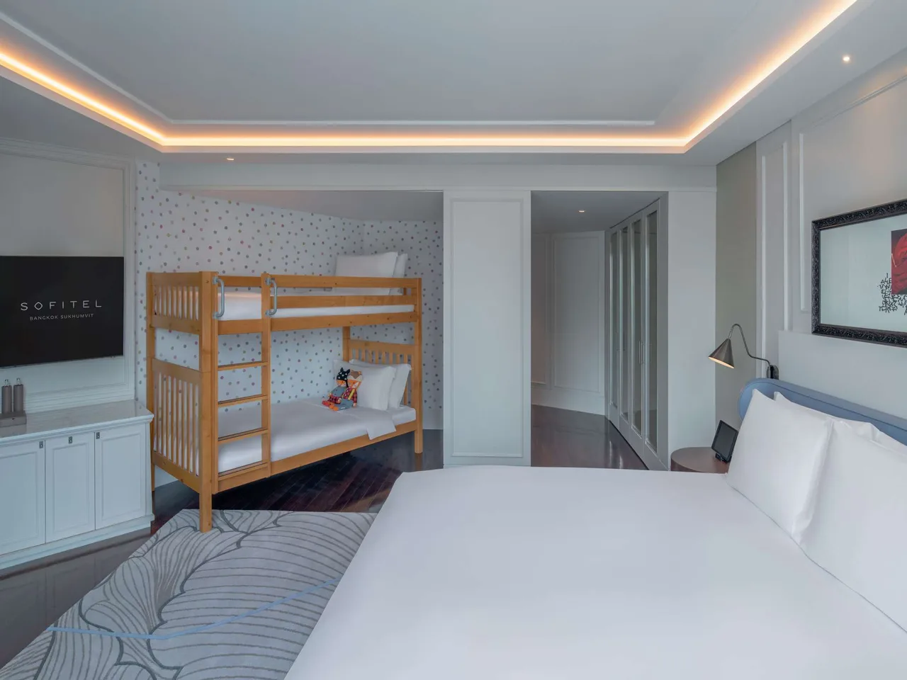 FAMILY ROOM, 1 King Size Bed & Bunk Bed
