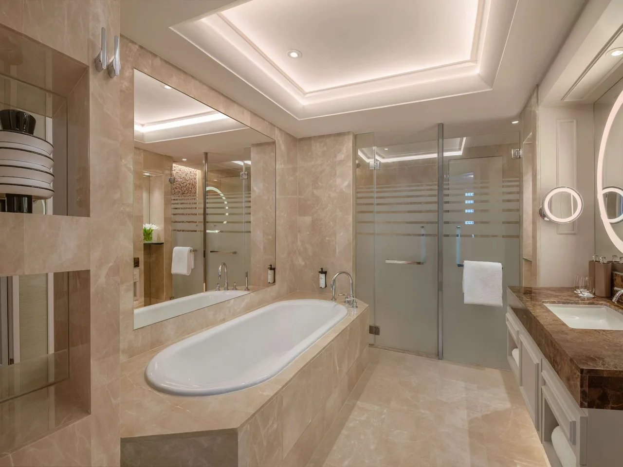 FAMILY ROOM, 1 King Size Bed & Bunk Bed