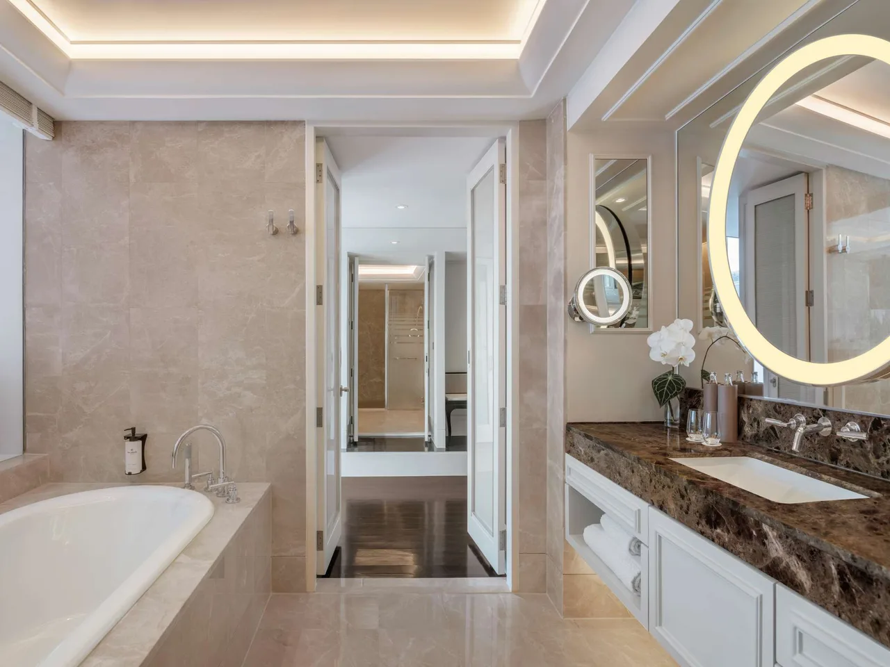 JUNIOR SUITE, 1 King Size Bed, Club Millésime Access