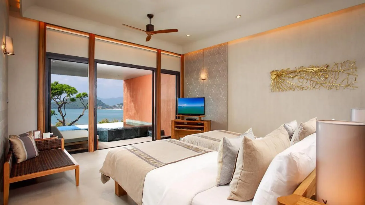 1BR Pool Suite West Ocean View