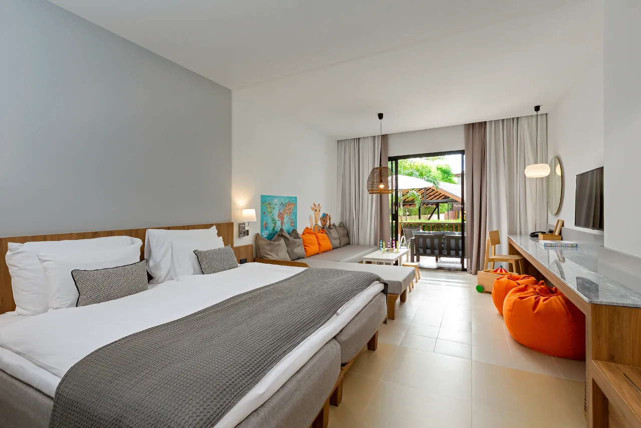 Lollo Bernie Suite