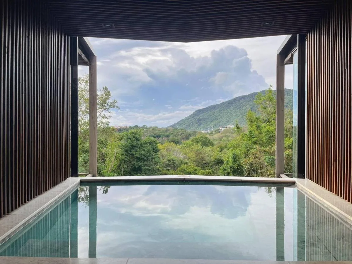 Suite with Mountain View