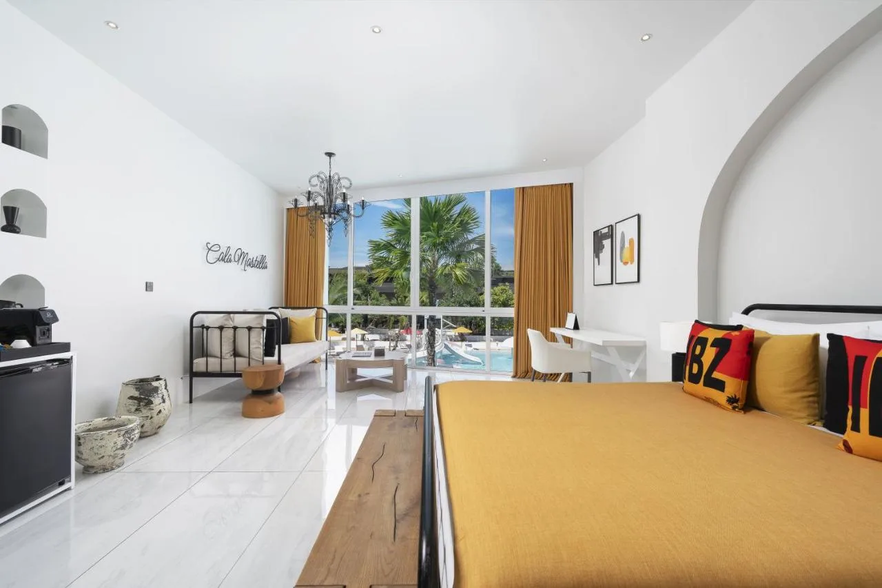 Platinum One-Bedroom Pool View