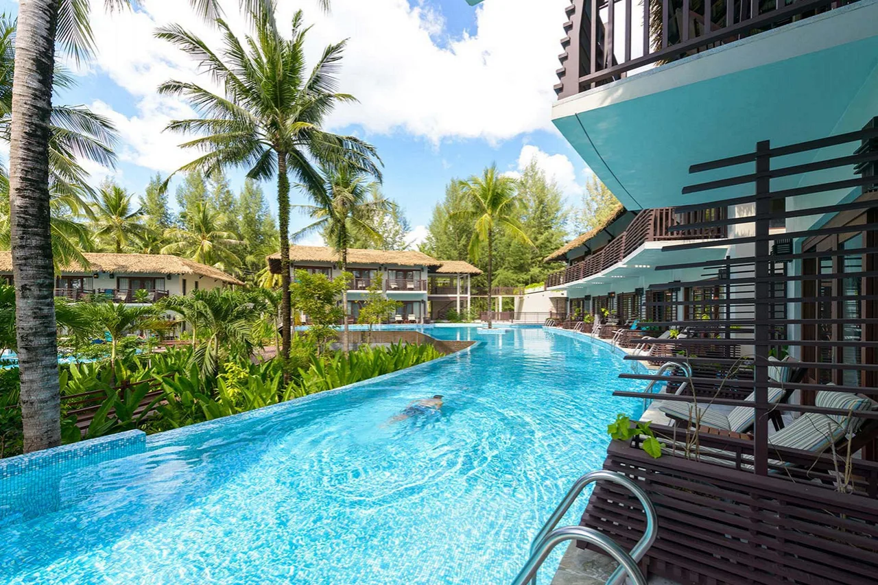 Deluxe Pool Access