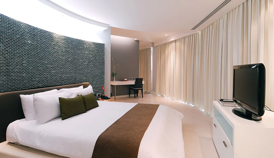 1-Bedroom Wow Suite