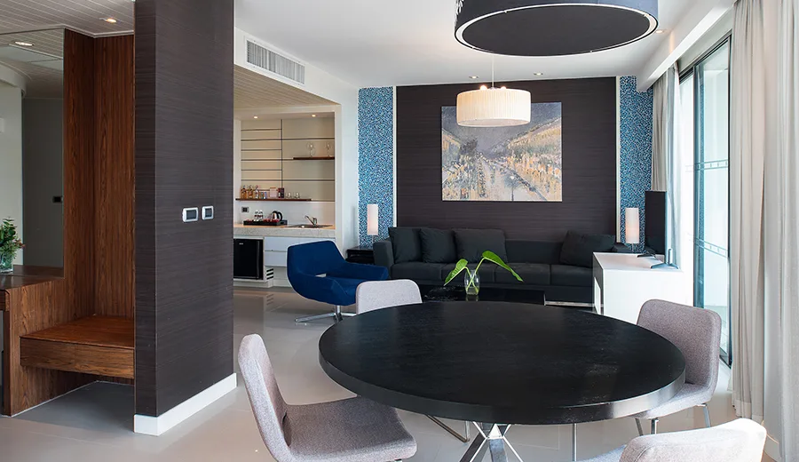 Corner Suite