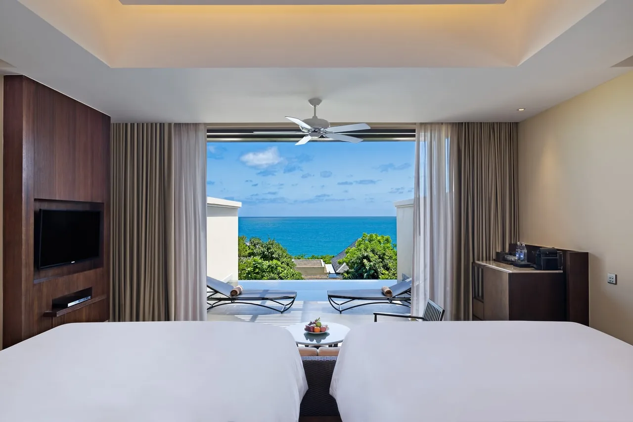 Premium Ocean Pool Suite