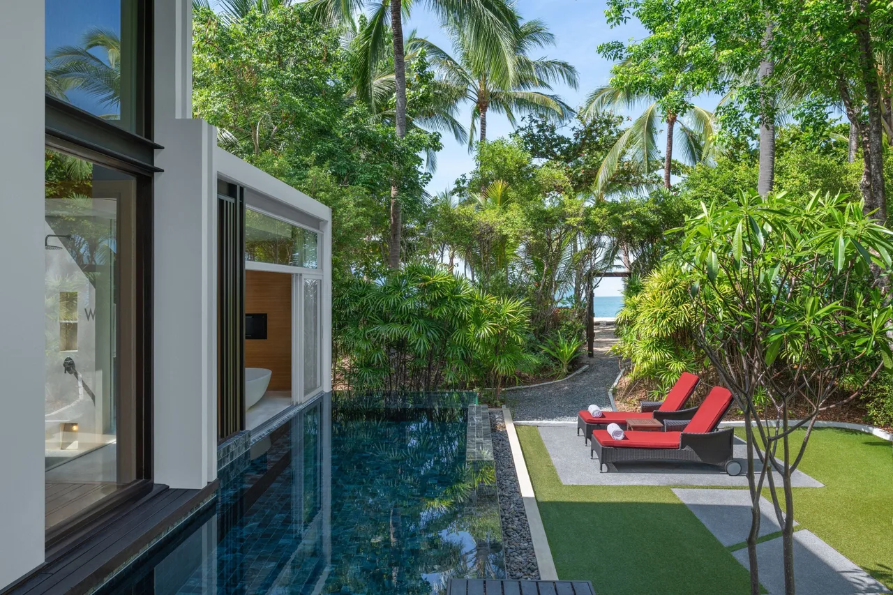 Premier Beachfront Villa — וילת פרמייר על קו המים