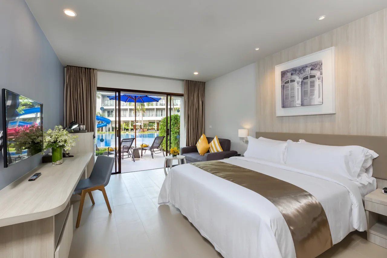Deluxe Pool Access - Beach Wing
