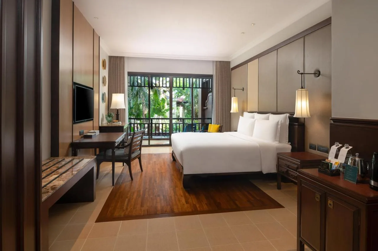 Classic King Room with Garden View