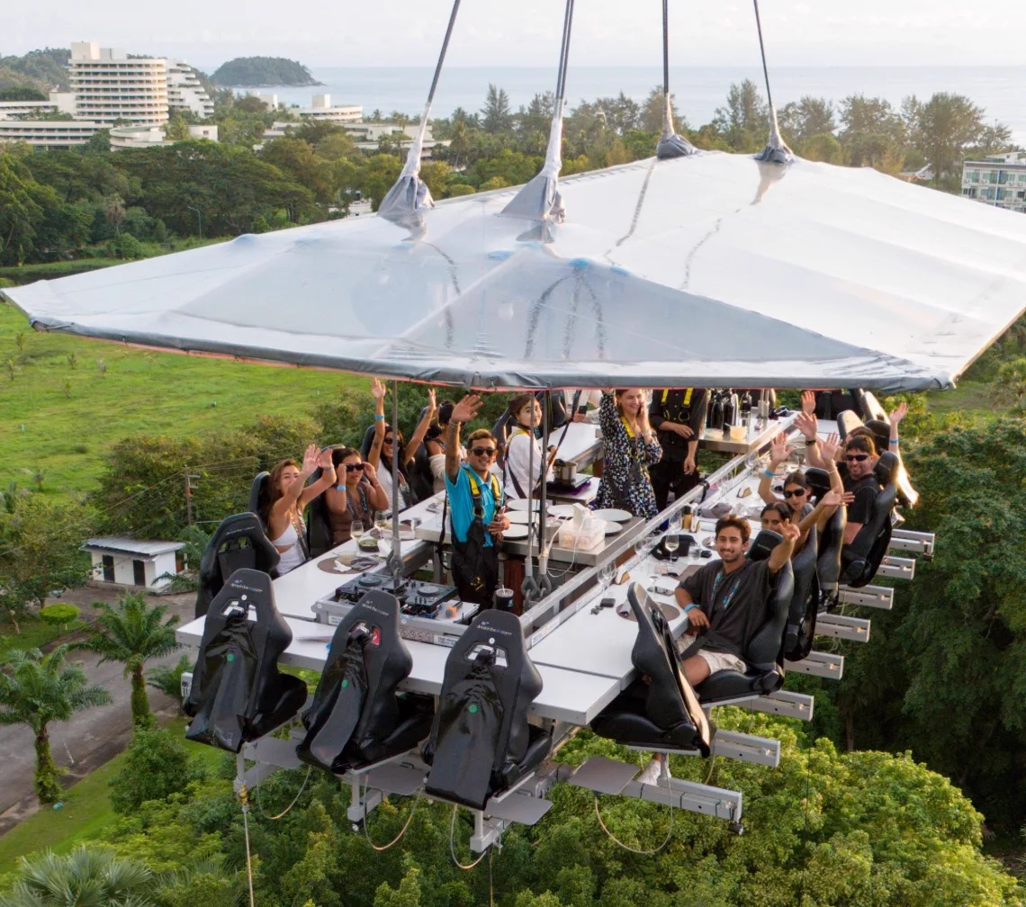 The table suspended above the tropical forest, a wide view